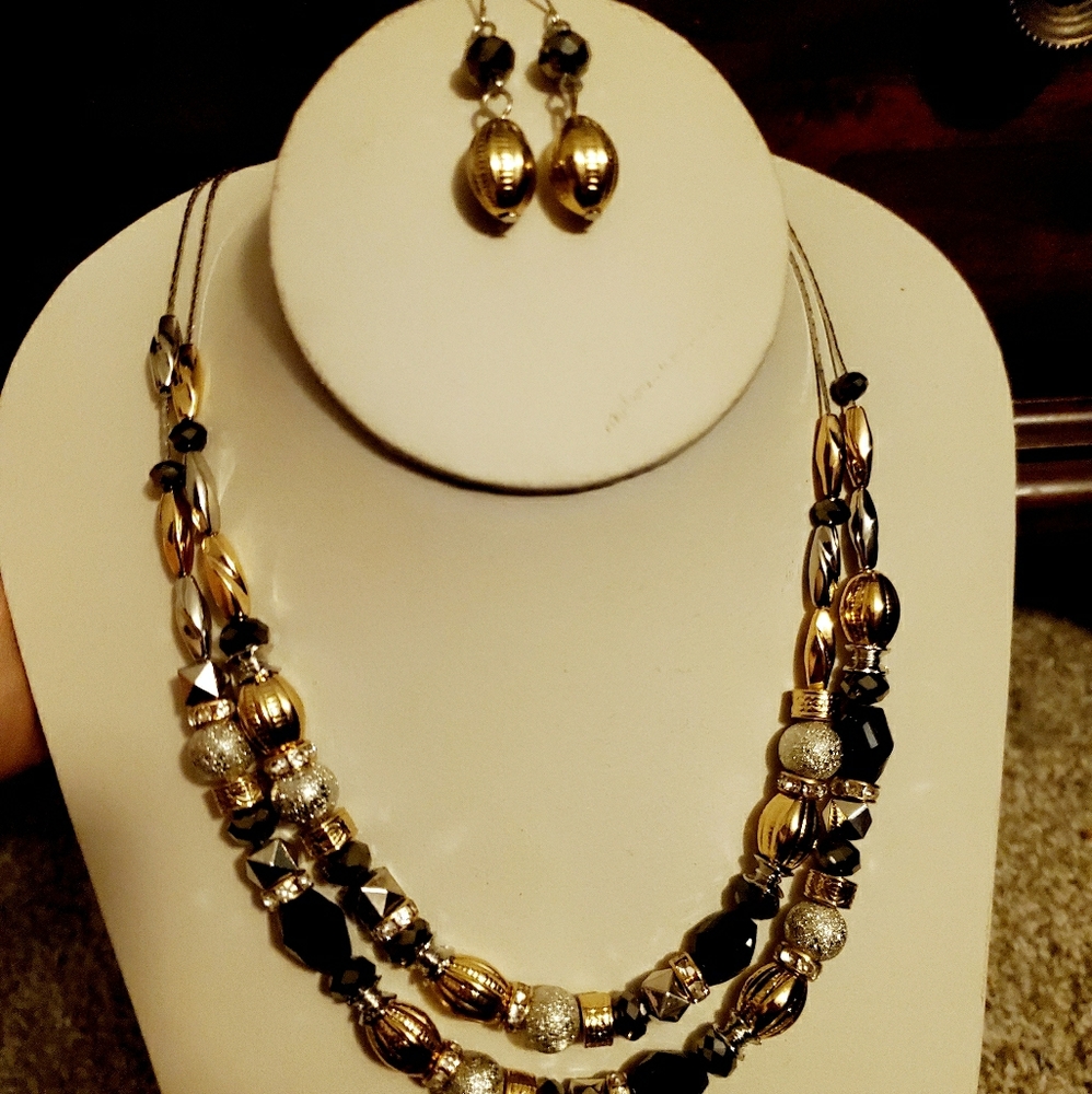 Pretty Necklace & Earring Set